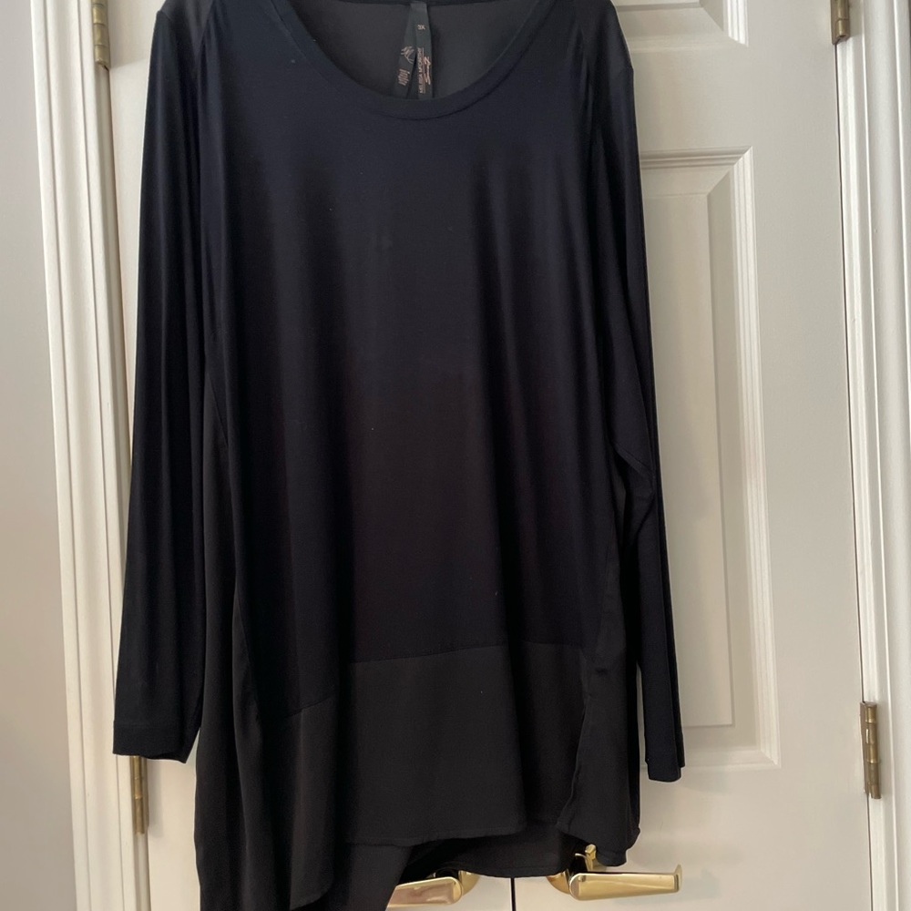 Melissa McCarthy, long sleeve diagonal hem, mixed media shirt.